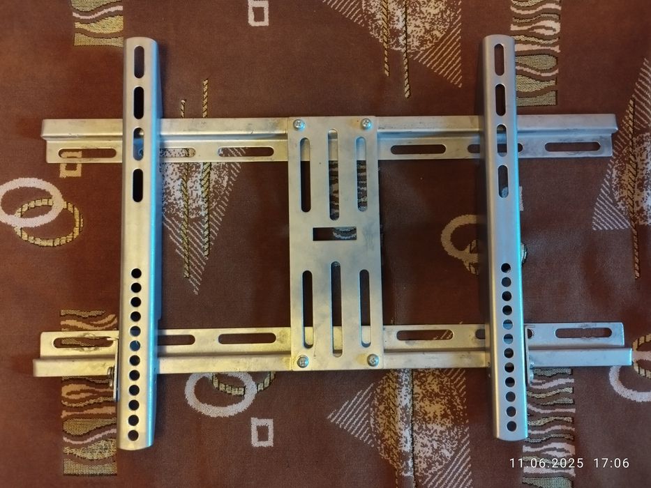 Кріплення для телевізора на стіну