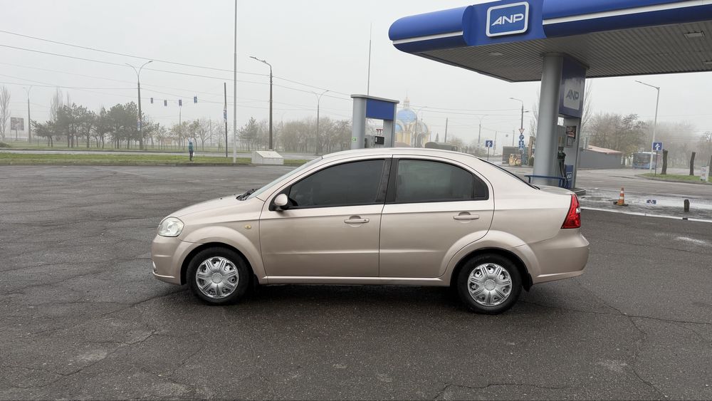 Продам шевролет авео в гарному стані автомат 1.6 бензин