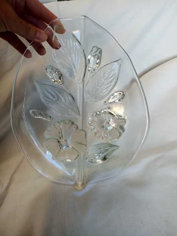 Patera szklana półmisek w kształcie liścia, w kwiaty vintage szkło