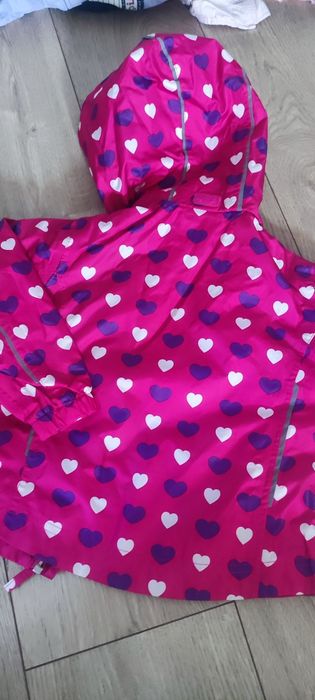 Kurtka dziewczęca 2-3 lata 86-104
Zamek i rzepy działają. Stan idealny