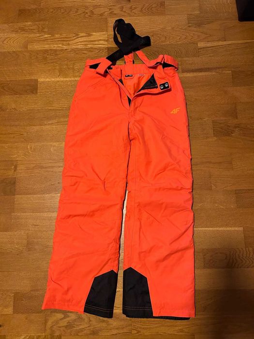 Sprzedam używane spodnie narciarskie 4F kolor pomarańczowy 164 cm