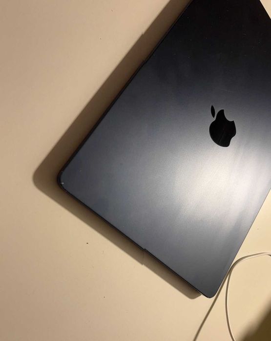 MacBook Air M3 2024 • 250GB • 8GB RAM • Seguro valido até 2027