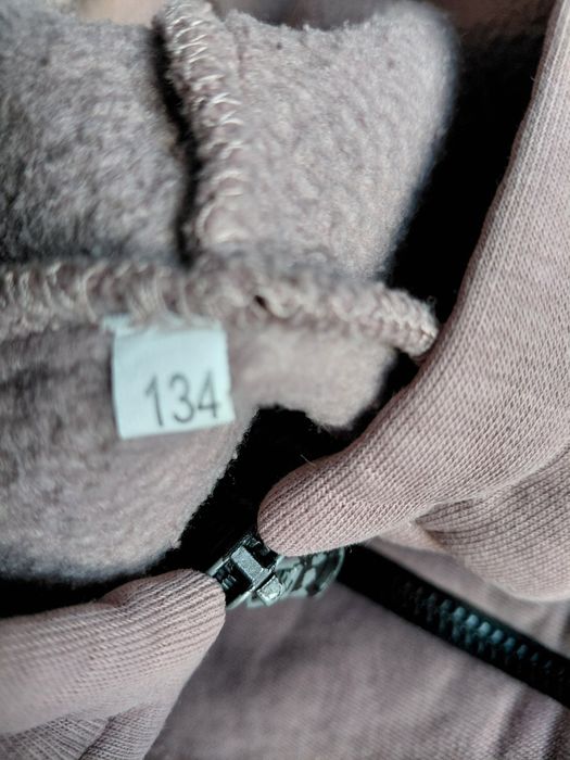 Продам кофту на замку 134 зріст на дівчинку.