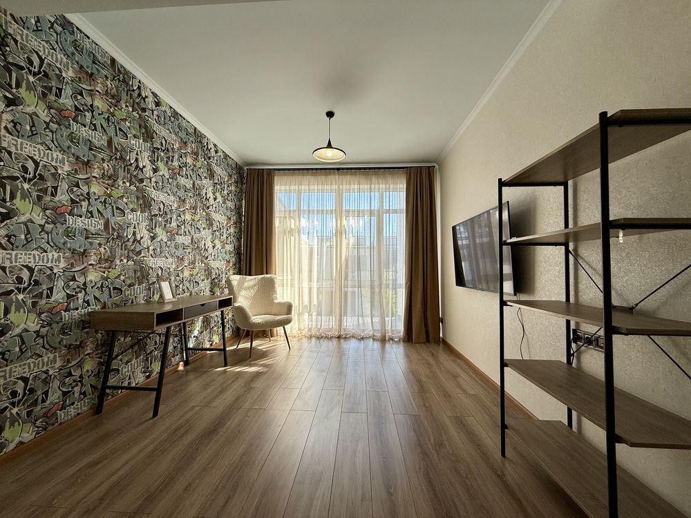 Таунхаус з якісним ремонтом басейном і гаражем. КМ Green Place