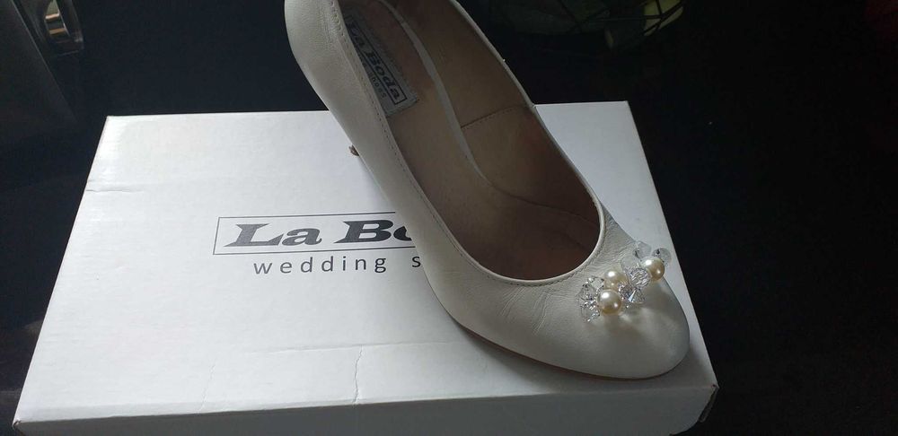 Buty ślubne marki La Boda z Svarowski