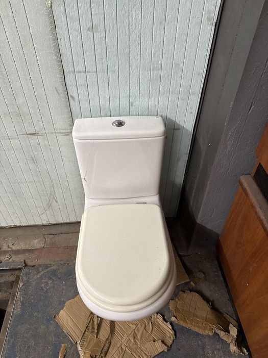 Продам унитаз с бачком и крышкой рабочий б/у