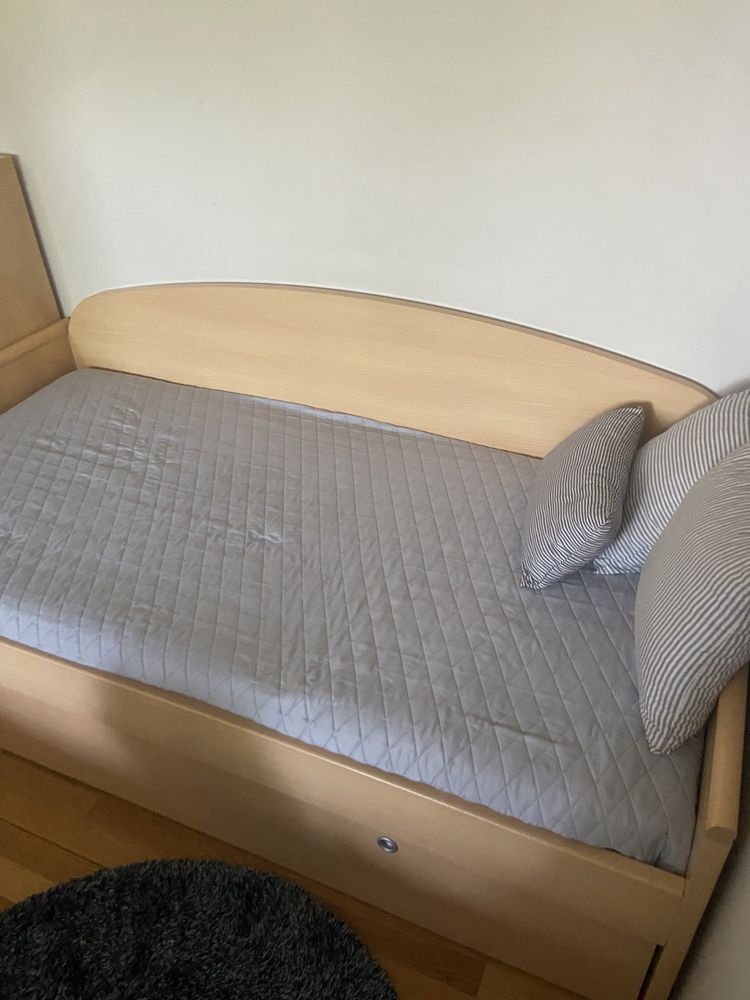 Cama tipo estudio