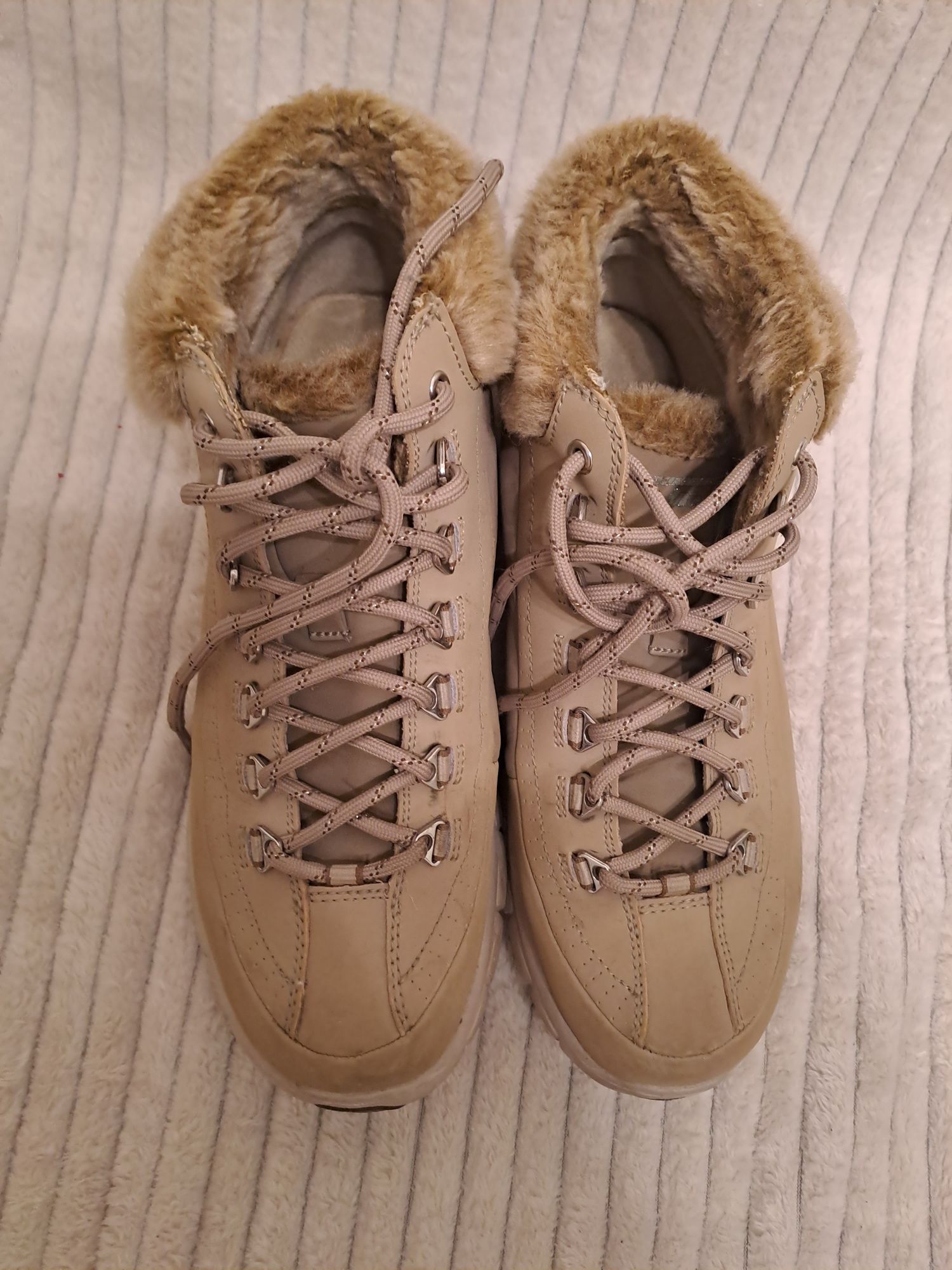 Зимові чоботи skechers