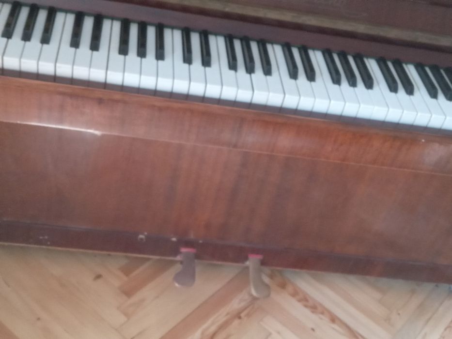 Бесплатно пианино Десна