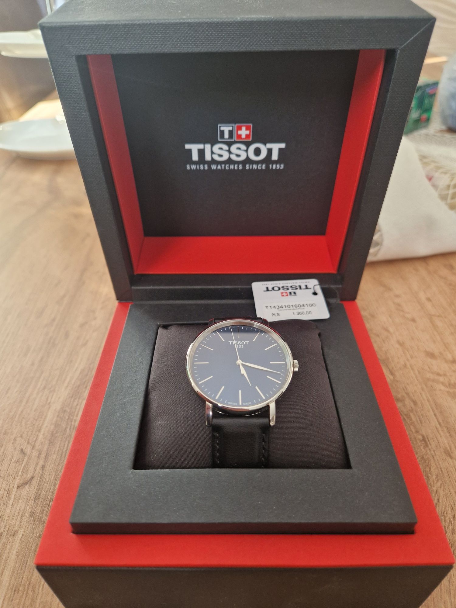 Zegarek Tissot T143410A, Grawer