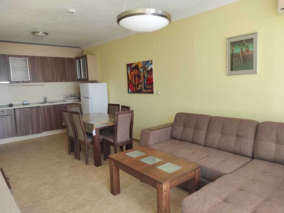 Продаж трикімнатної квартири у місті Святий Влас (Болгарія)