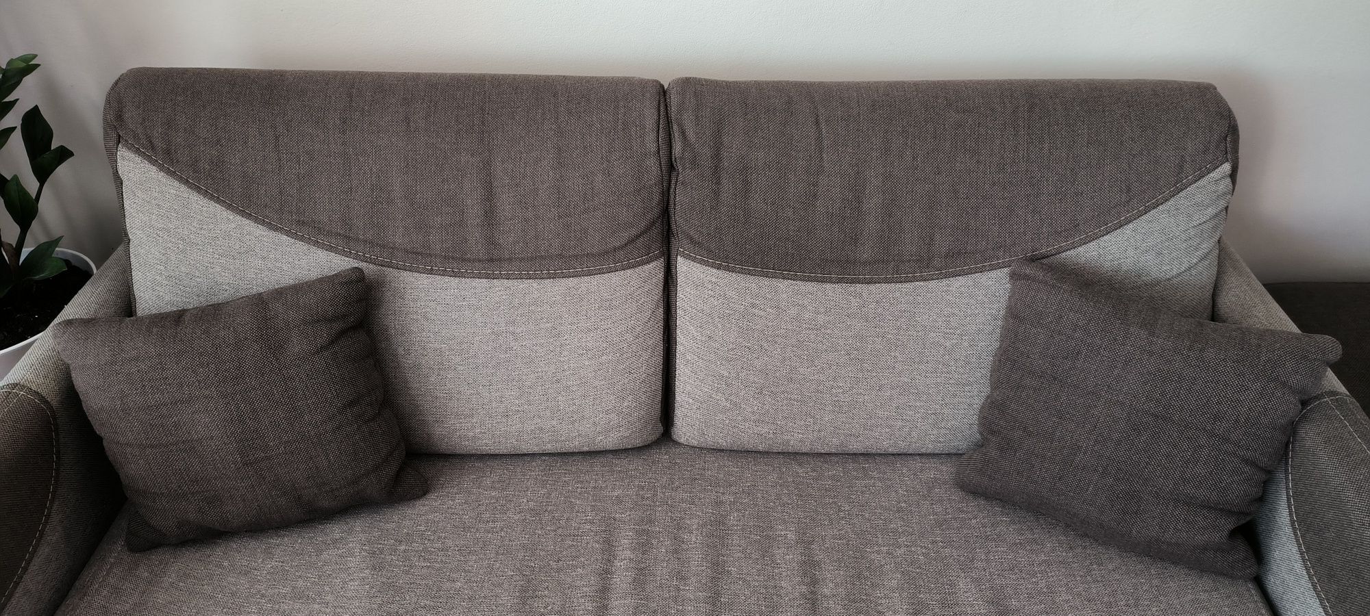 Zadbana sofa/łóżko dwuosobowe rozkładane z pojemnikiem LIBRO JERRY + 2