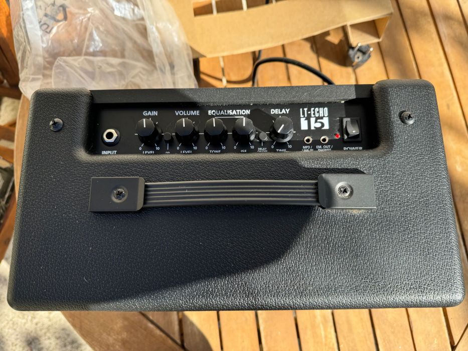 Guitarra elétrica SX VTG SERIES com amplificador stand SÓ CASH NOMBWAY
