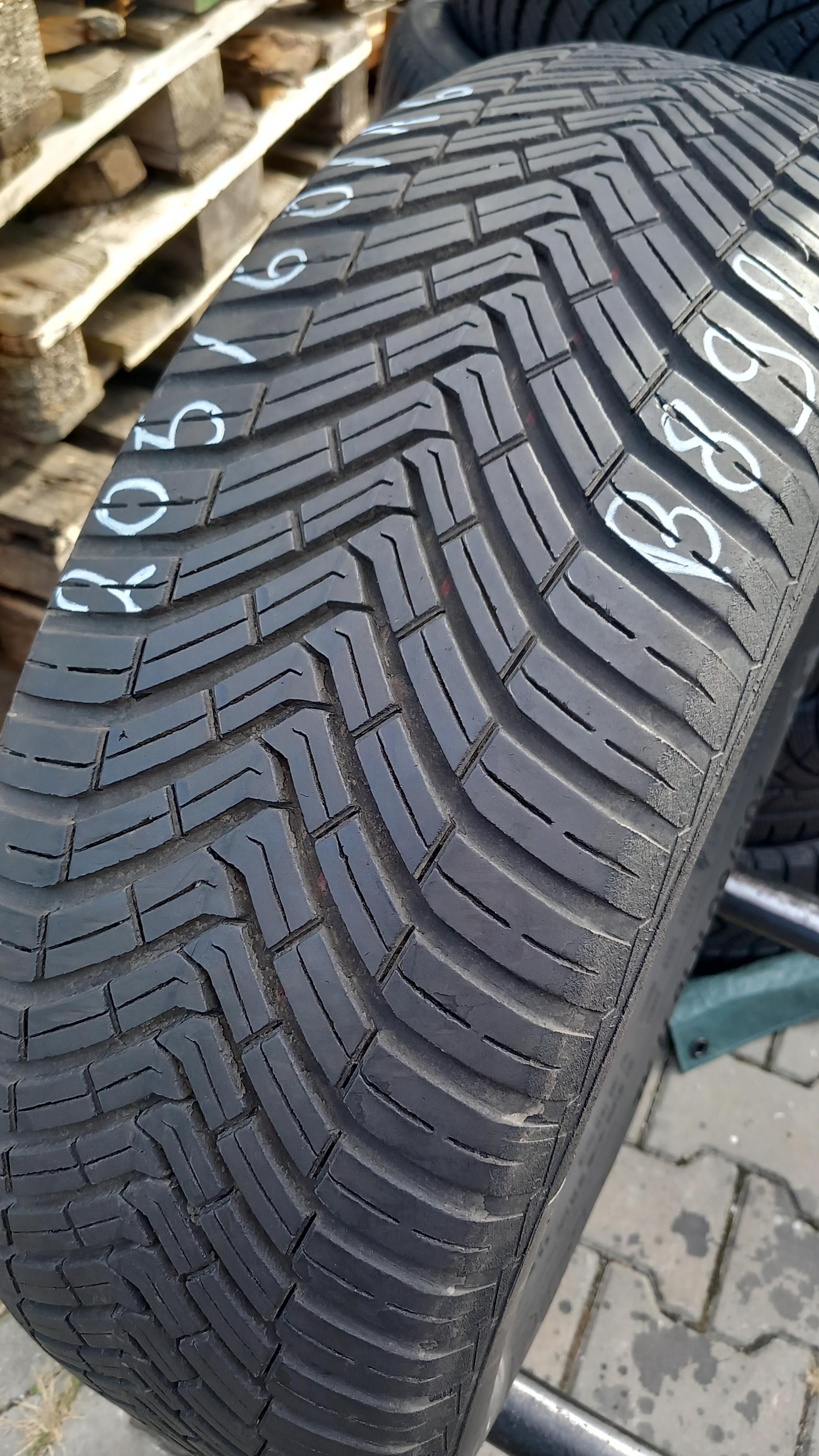 205/60/16 Continental All Season Contact 96H