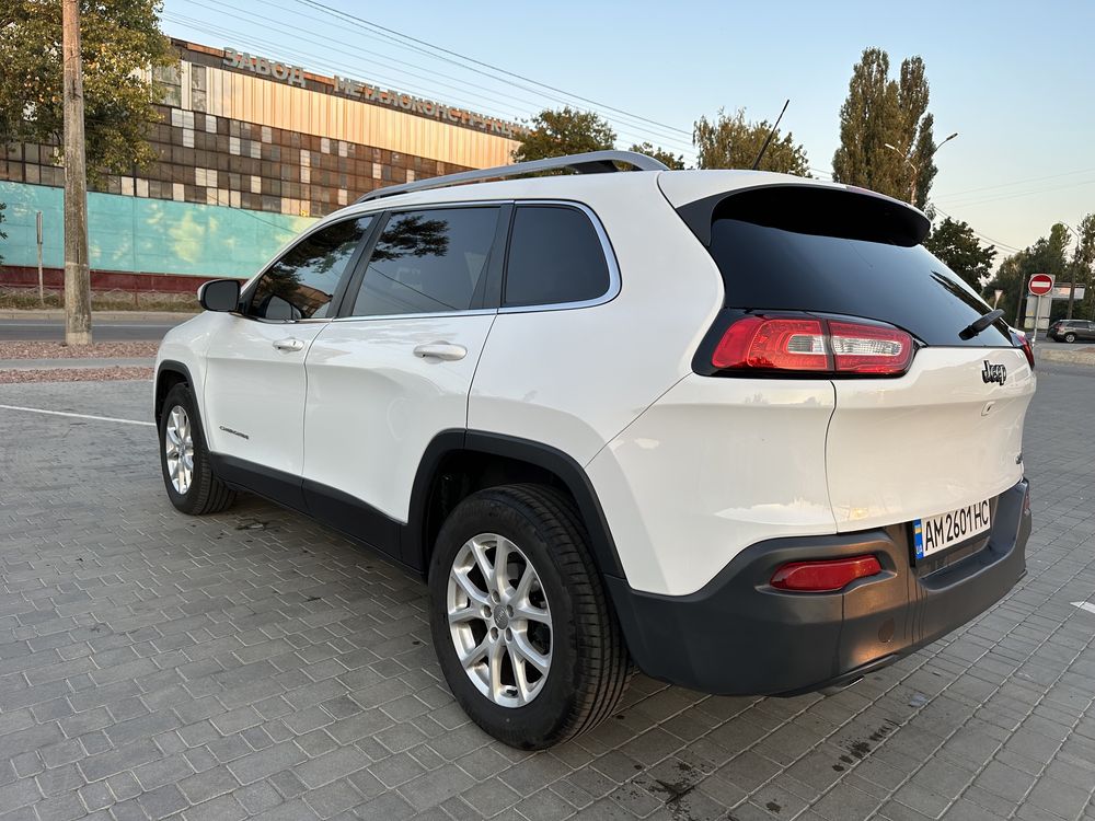 Jeep Cherokee 2015 року