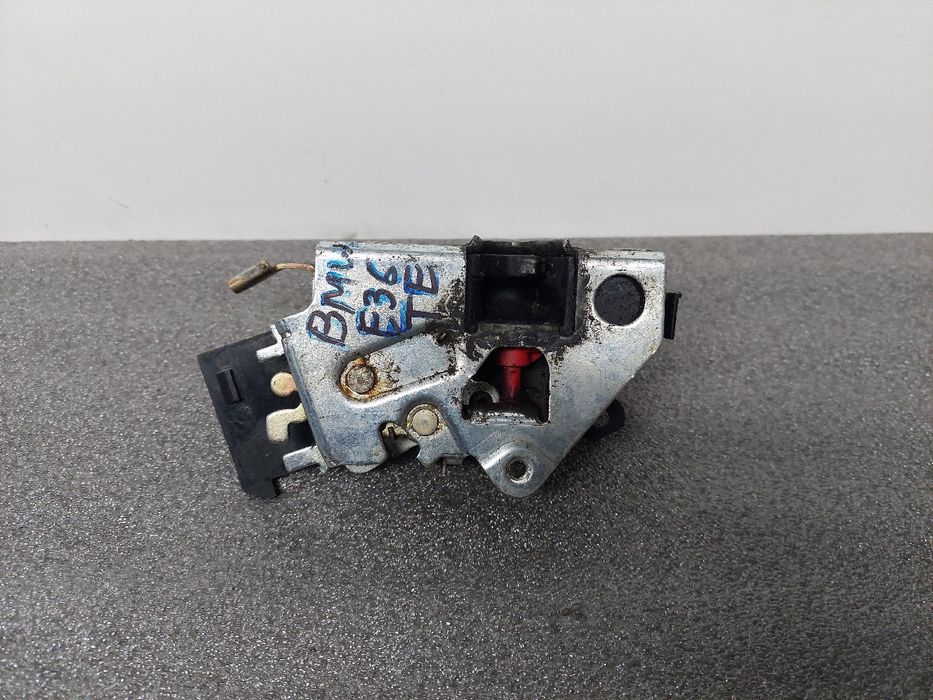 Fechadura / fecho porta trás esquerdo BMW 3 (E36)