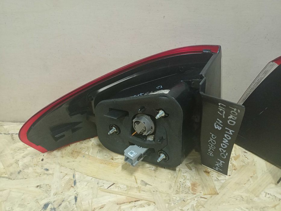 Ford Mondeo MK4 FL lift lampa prawa lewa hatchback tył tylna oryginał