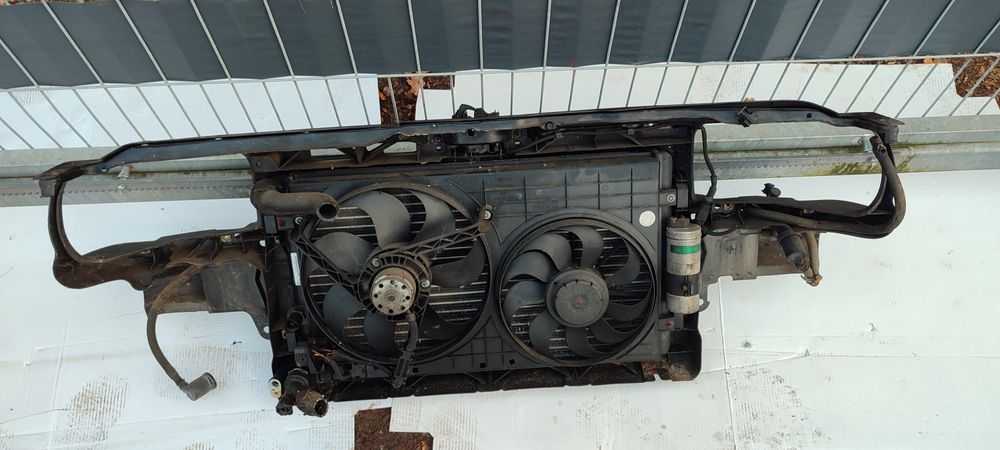 Pas przedni kompletny VW bora 1.6 benzyna chłodnica