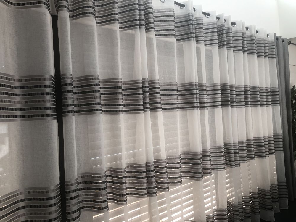Cortinados como novos modernos com pouco uso