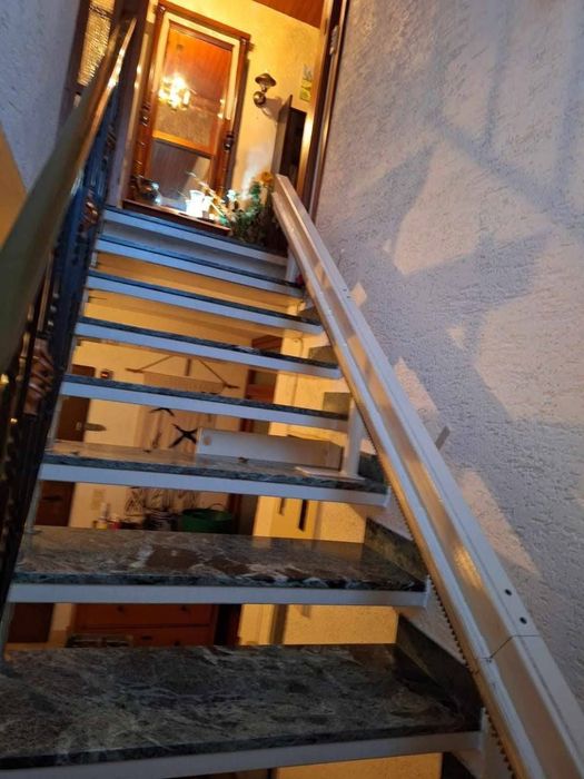 Krzesełko przyschodowe 
Krzesełko przyschodowe montowana przy s