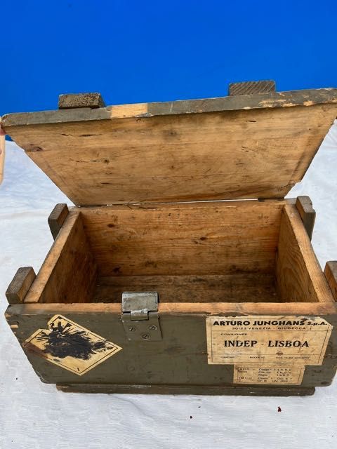 Caixa antiga de munições