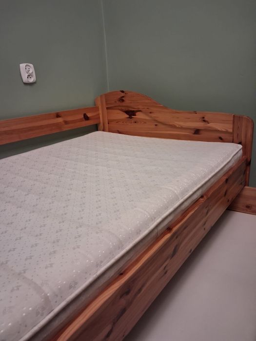 Łóżko drewniane z materacem 90x200 cm
