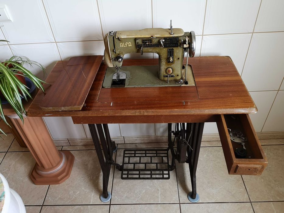 Máquina costura antiga ALFA