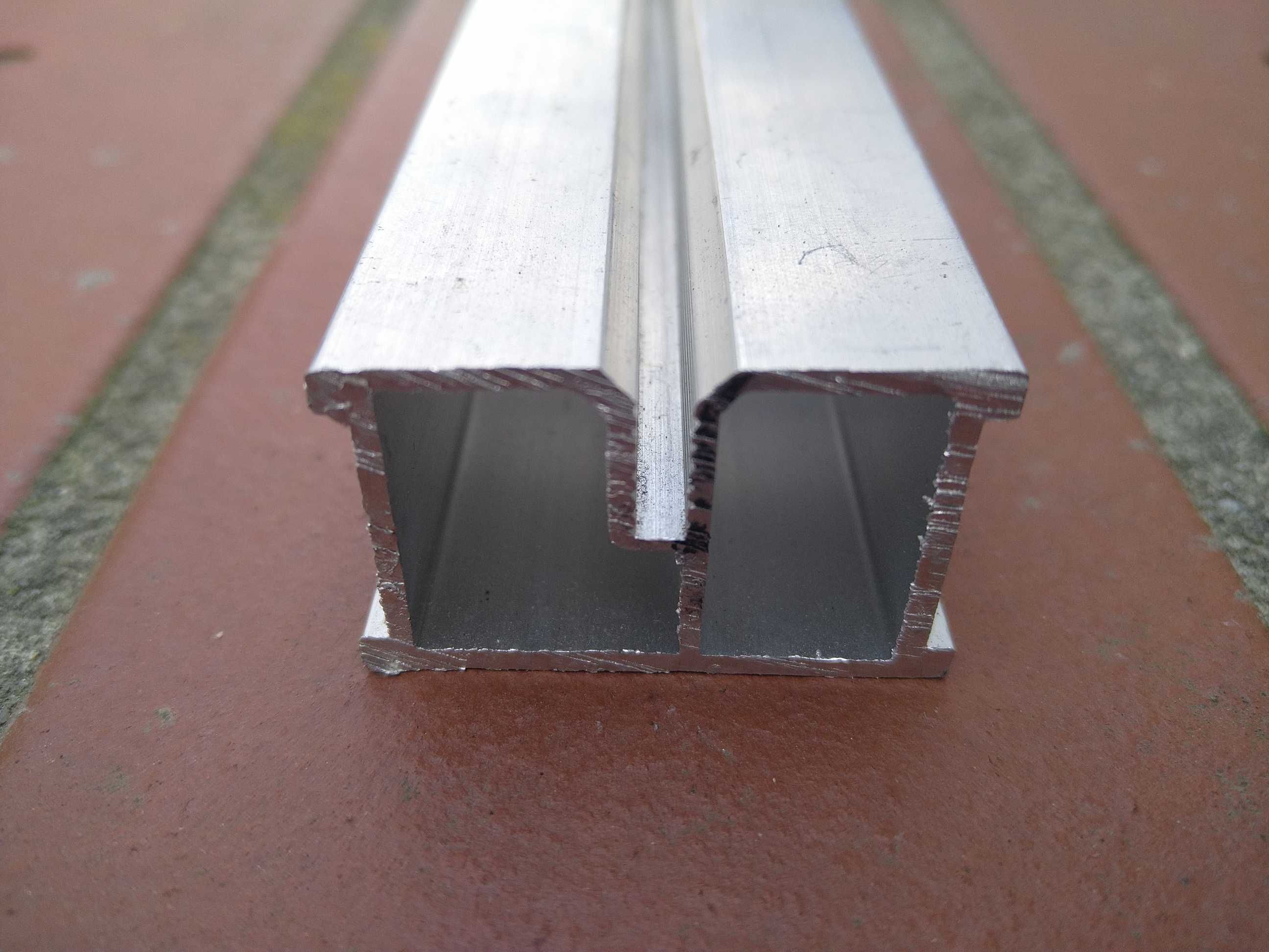 Legar aluminowy 3,9x2,4 dł. 400 cm   17 SZTUK