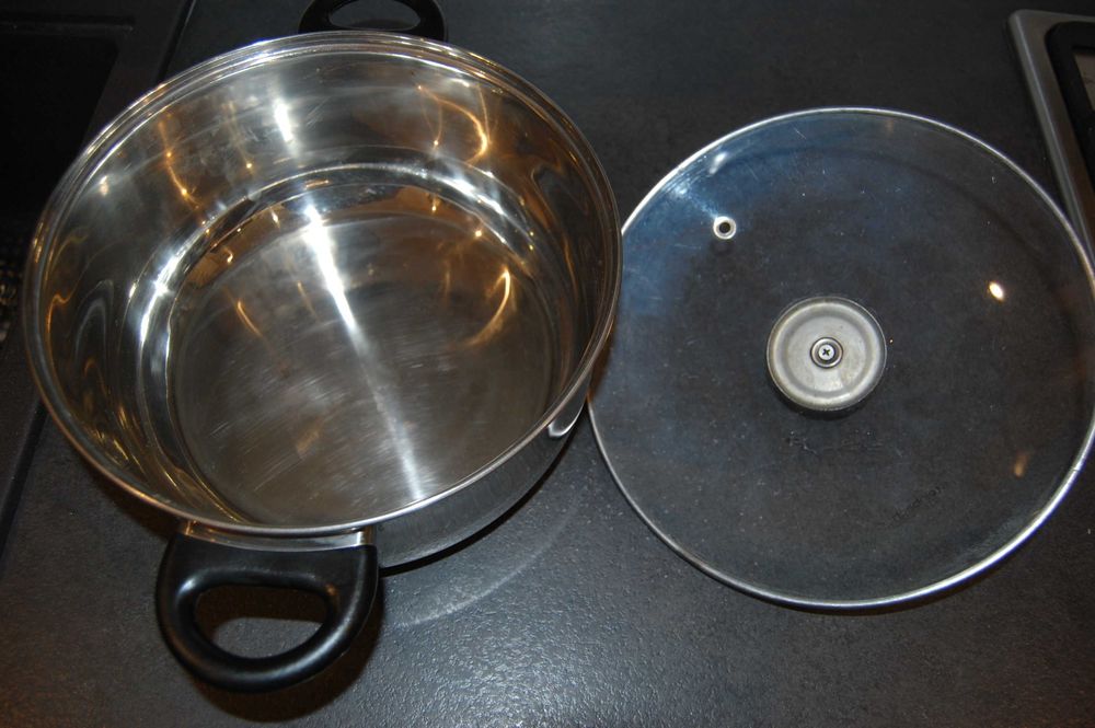 Garnek z pokrywką ze stali nierdzewnej - poj. 5 l