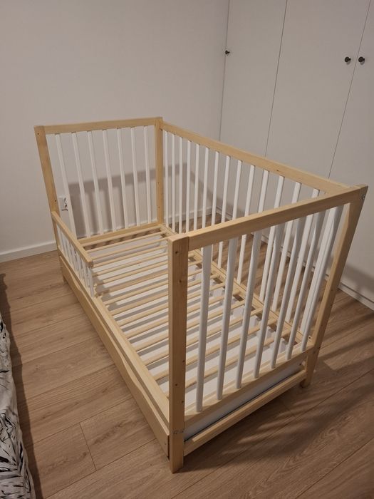 Łożeczko dziecięce z szufladą Sosna