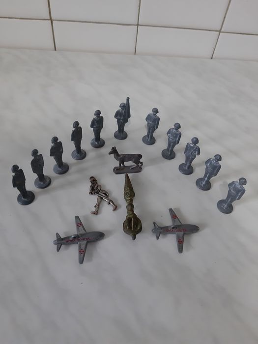 Продам оловянные солдатики и разное