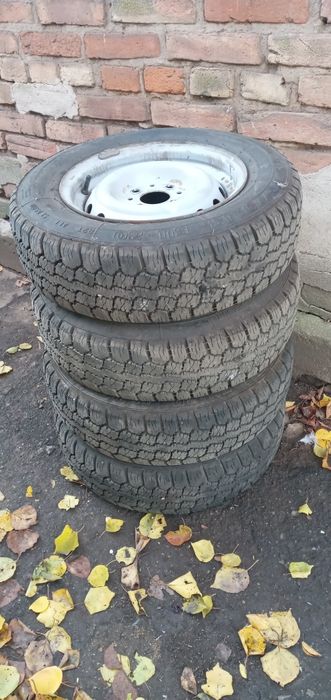 Продам комплект шини з дисками р 13