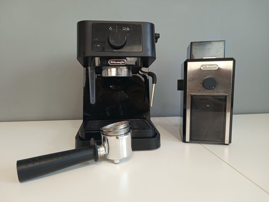 Zestaw: ekspres DeLonghi Stilosa EC 230.bk oraz młynek żarnowy DeLongi