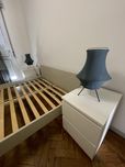 Cama casal (sem colchao) e mesas de cabeceira
