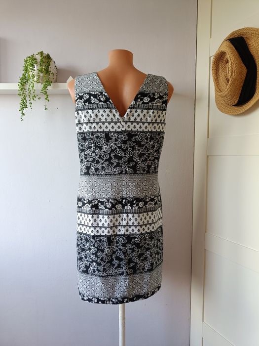 Peacocks letnia sukienka len wiskoza biało-czarna wzory V-neck casual