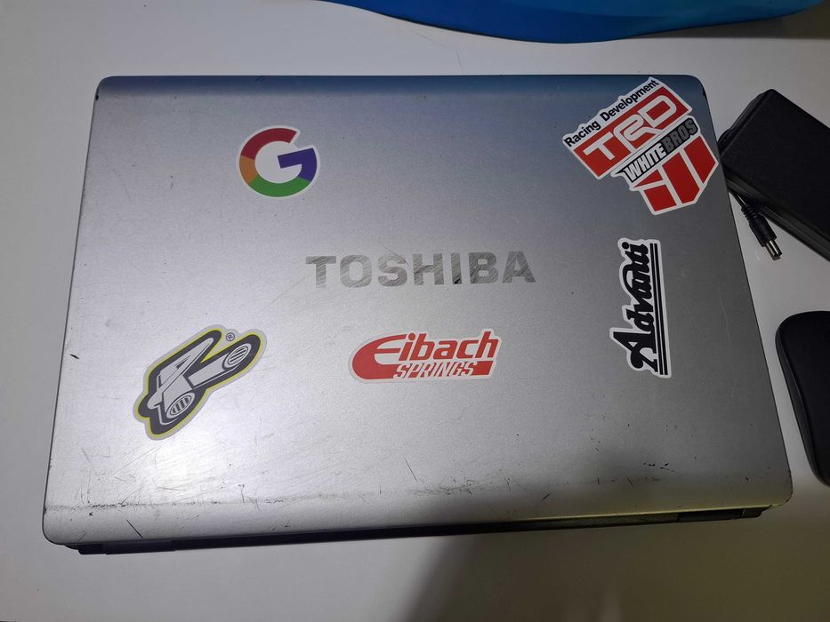 Toshiba L350 17" Ecrâ Grande Windows 7 3GbRam disco 250gb