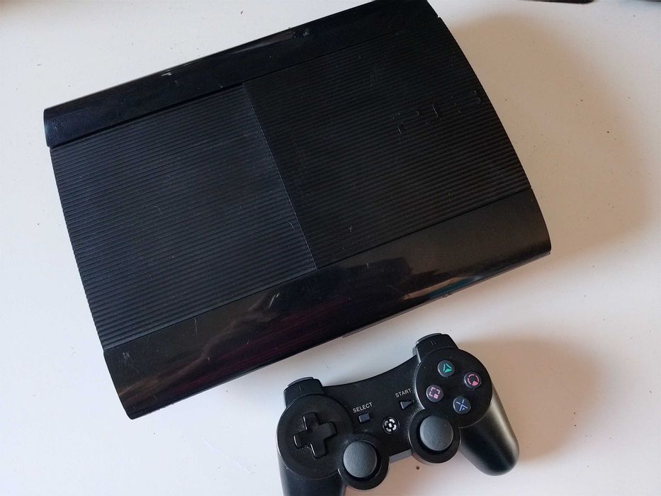 Konsola PlayStation 3 super slim 250 GB z padem