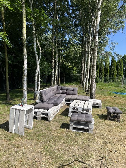 Meble ogrodowe z palet, palety z poduszkami