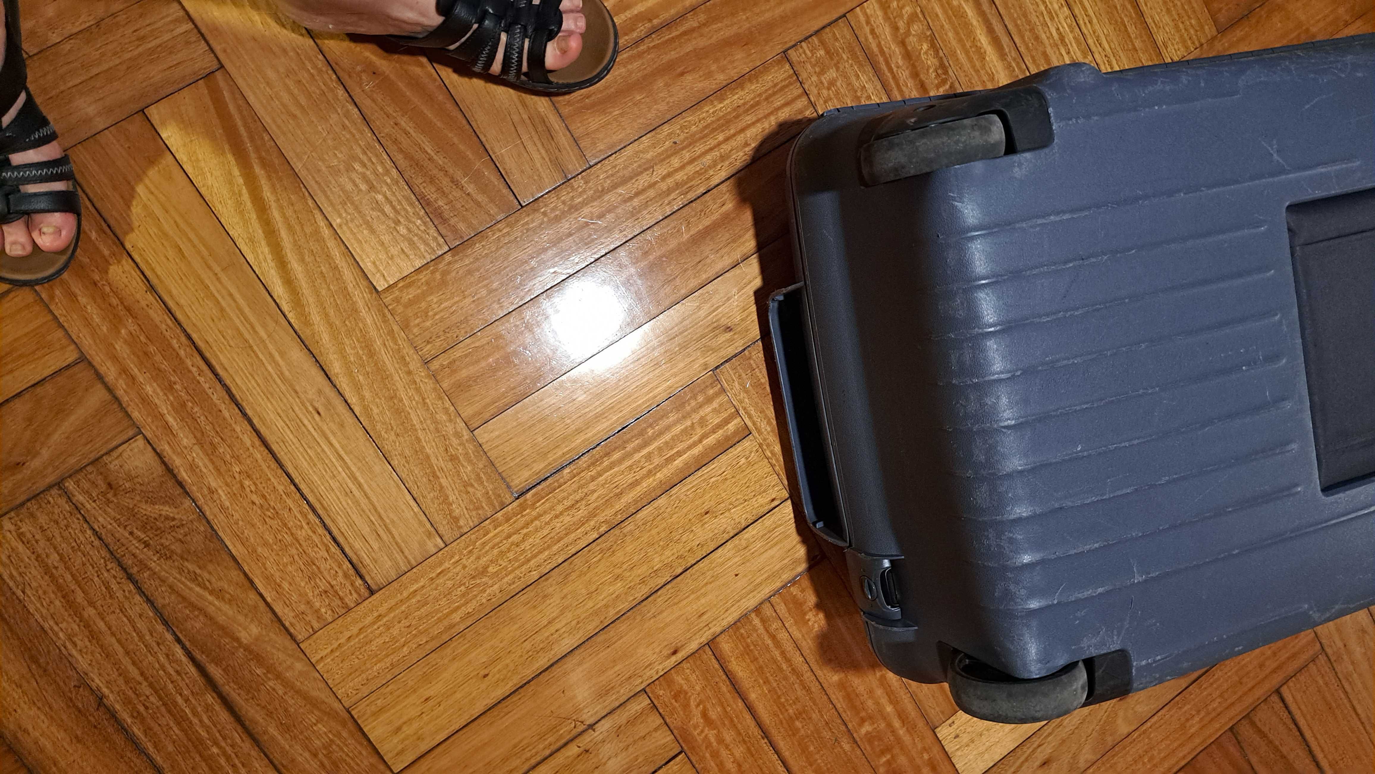 Conjunto de malas de viagem. O preço é das 3 peças.