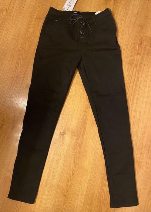 Czarne spodnie skinny Sinsay