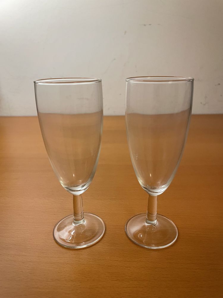 Dois mini copos de champanhe
