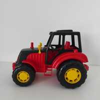 traktor plasikowy czerwono czarny