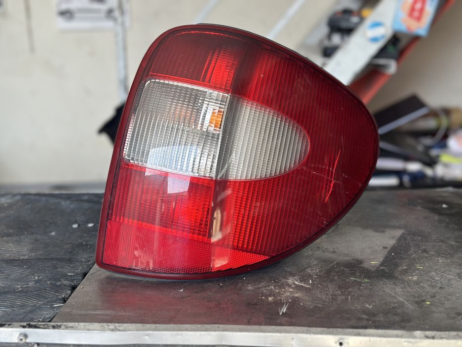 Crysler Voager Farolin direito 2000