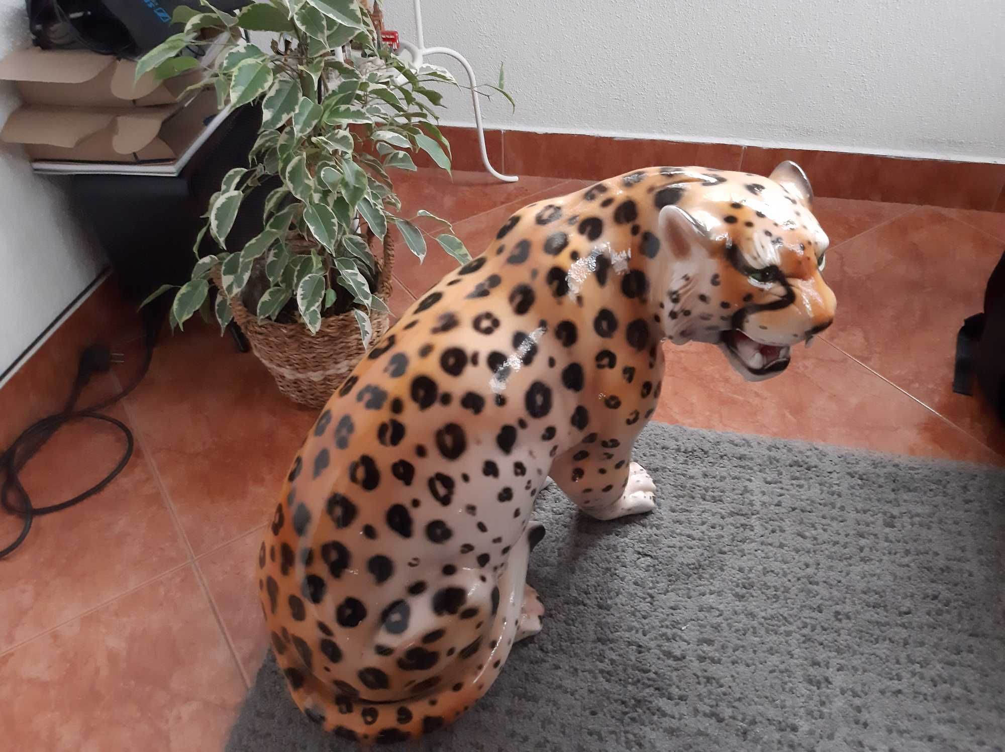 Leopardo de cerâmica em muito bom estado