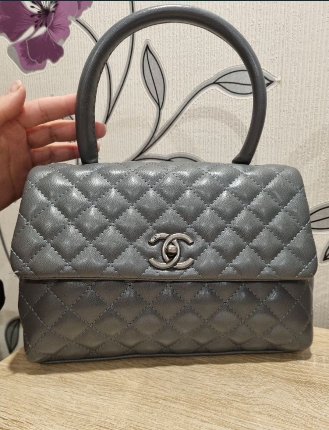 Продам Chanel серая