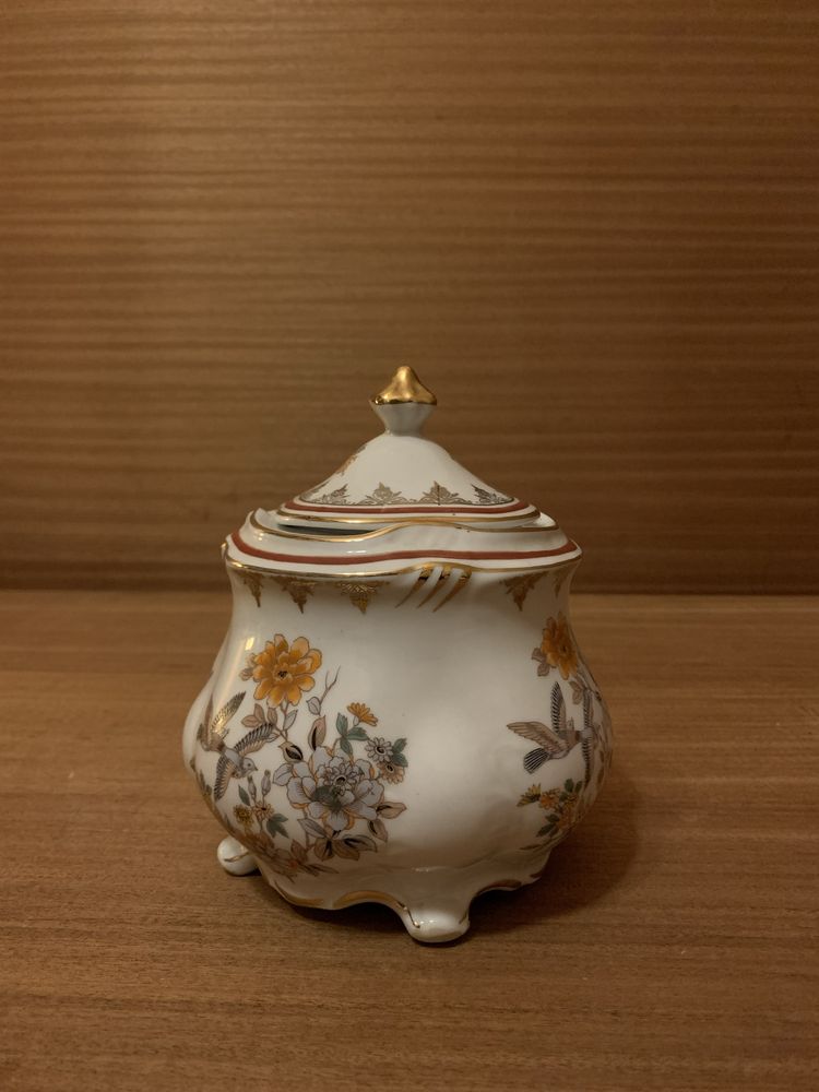 Pote de porcelana nacional - NG Porcelanas (carimbo real)