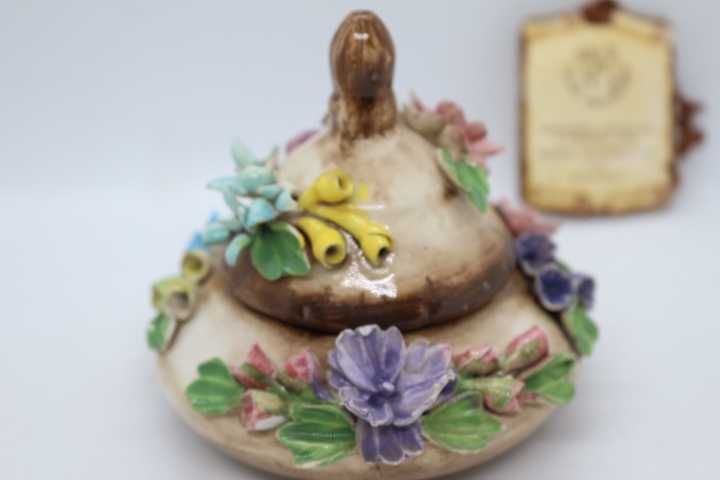 Antiga Caixa Porcelana Italiana Capodimonte com Certificado de Origem