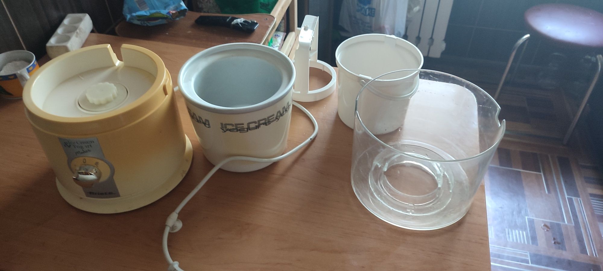 Продам йогуртницу морожениццу
