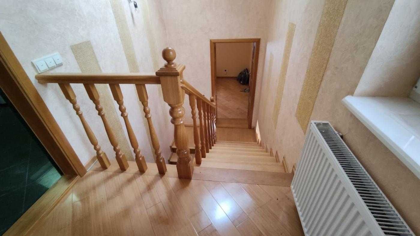 Продаж будинку, Брюховичі