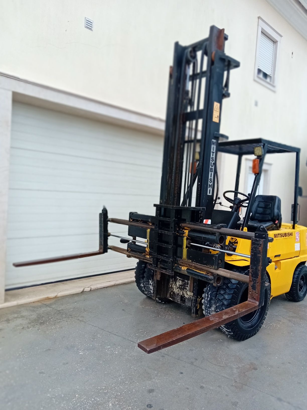 Empilhador  Mitsubishi  25 FD